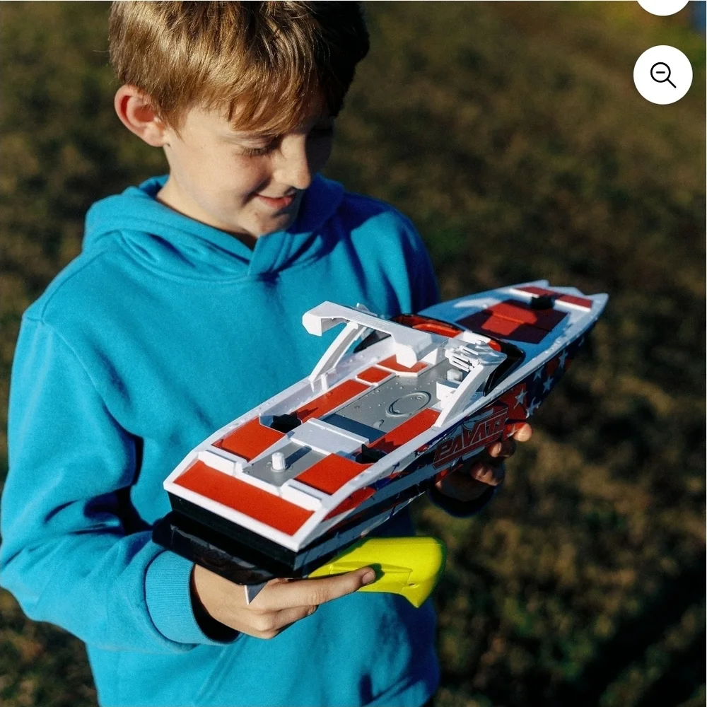 Hyper Toy Company Pavati 2.0 RC Boat, Stars & Stripes, 1:18 Scale with Remote - Picture 7 of 9